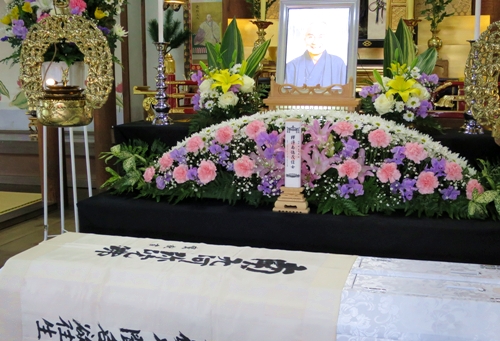 真善寺がご提案する、お布施が含まれた葬儀です。安心できる家族葬としてお申込みが増えております。